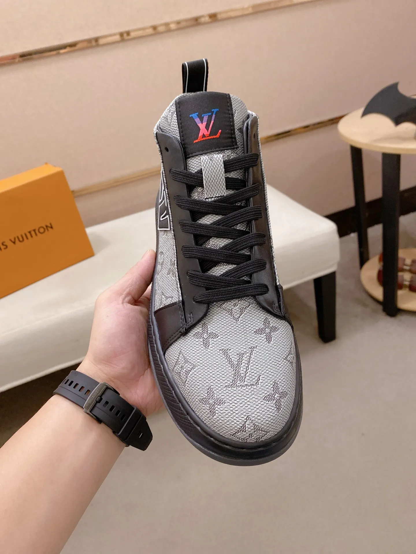 Factory price: 442💰🎉🎉LV~Louis Vuitton trendy men's shoes, new shipments, latest matching, same style as the official website, super high quality, hot selling in season [strong][strong][strong]Selected first-layer cowhide, comfortable sheepskin lining, original last, comfortable on the feet, wear-resistant rubber outsole, size: 38-44.